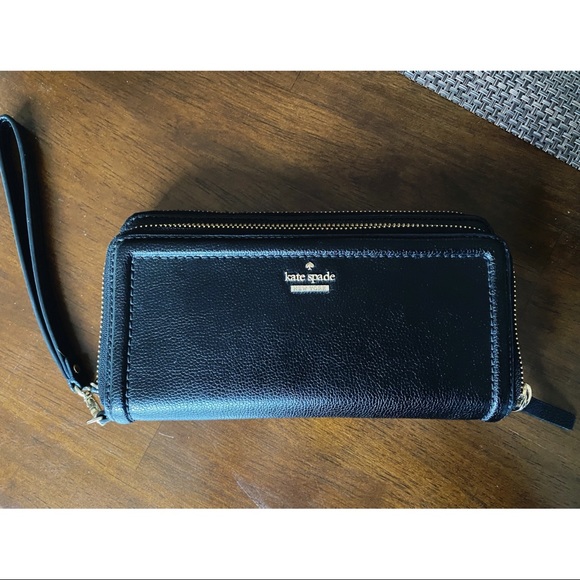 kate spade Handbags - Kate Spade Wristlet - Wallet